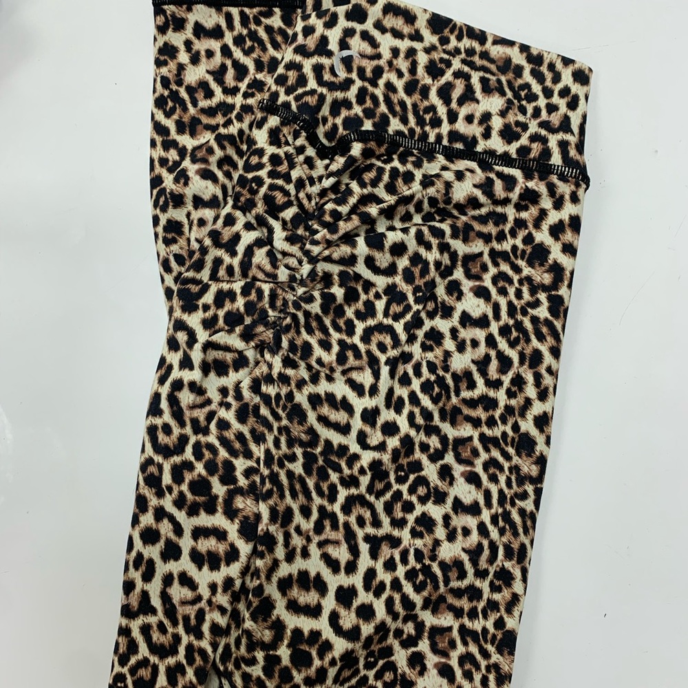 Zyia scrunchy butt leopard leggings size 4